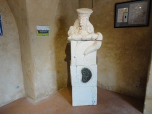 castries scutura regalata da volpiano